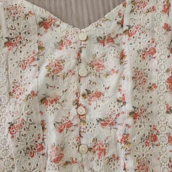 Small American Eagle floral Crop Top - Picture 5 of 13